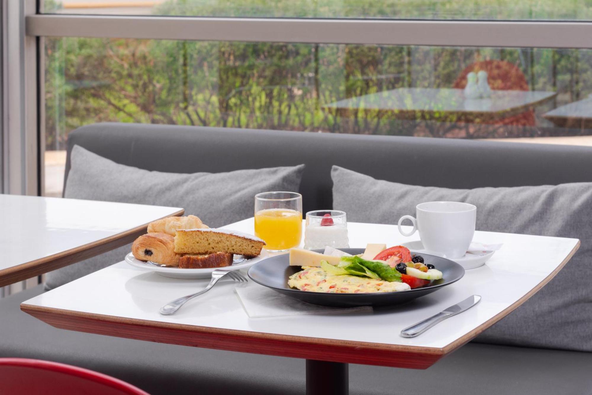 Ibis Casablanca Sidi Maarouf Hotel Exterior photo